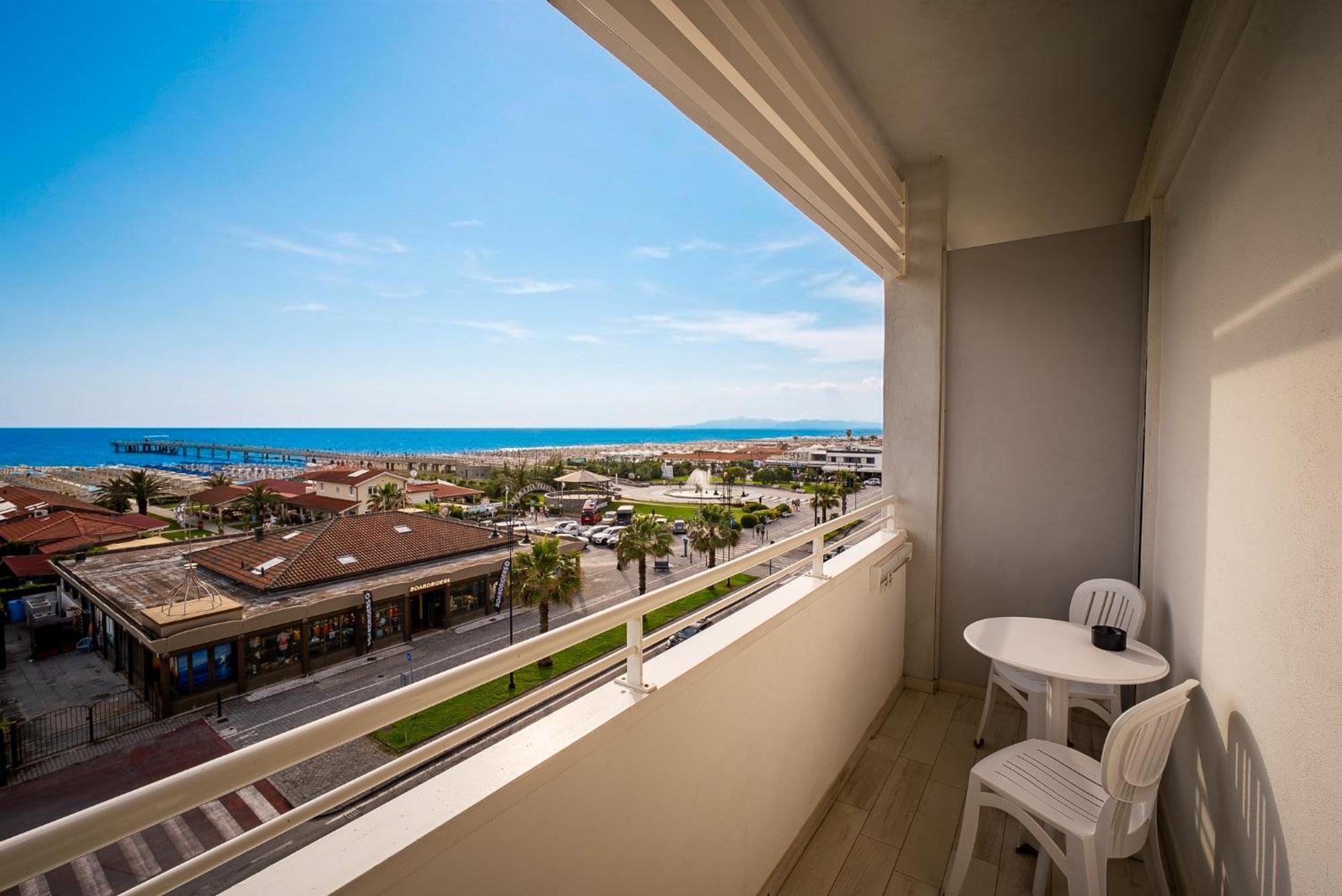 Triple Room Balcony Seafront